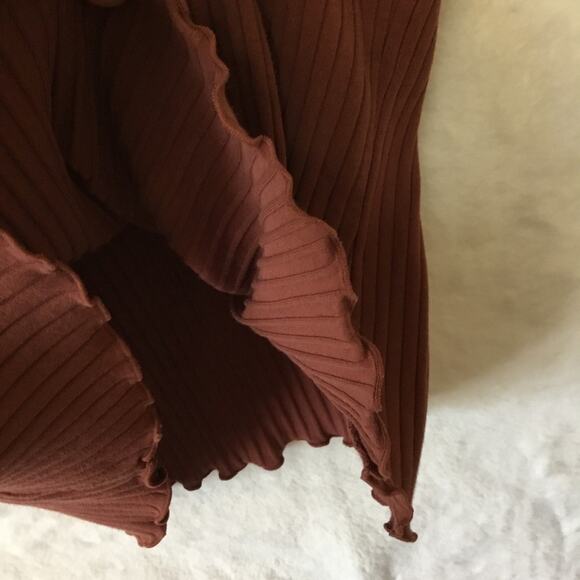 Old Navy Maroon Cropped Rib-Knit Cami Top - Picture 9 of 10